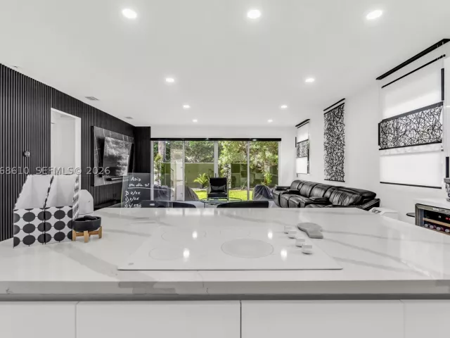 5-bedroom home for rent in Doral - 9730 NW 74th Ter - MondialRealty