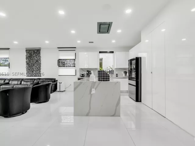 5-bedroom home for rent in Doral - 9730 NW 74th Ter - MondialRealty
