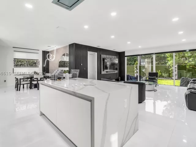 5-bedroom home for rent in Doral - 9730 NW 74th Ter - MondialRealty