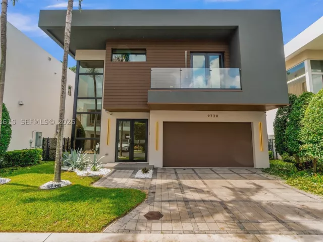 5-bedroom home for rent in Doral - 9730 NW 74th Ter - MondialRealty