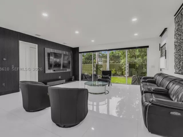 5-bedroom home for rent in Doral - 9730 NW 74th Ter - MondialRealty