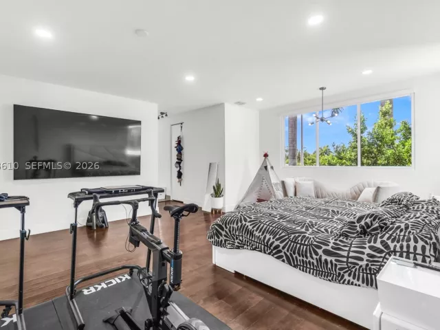 5-bedroom home for rent in Doral - 9730 NW 74th Ter - MondialRealty