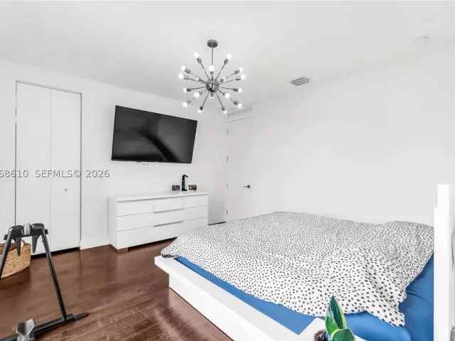5-bedroom home for rent in Doral - 9730 NW 74th Ter - MondialRealty