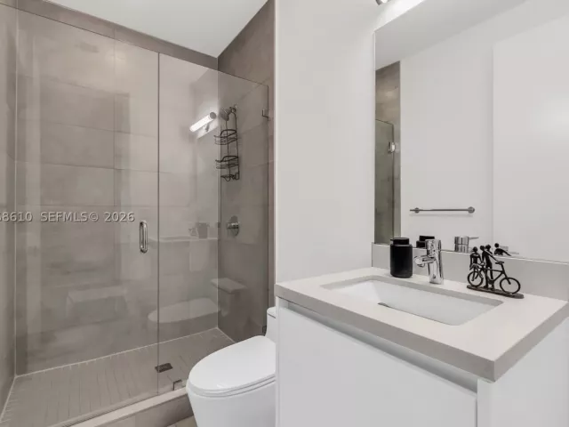 5-bedroom home for rent in Doral - 9730 NW 74th Ter - MondialRealty
