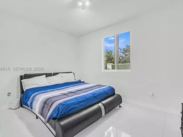 5-bedroom home for rent in Doral - 9730 NW 74th Ter - MondialRealty
