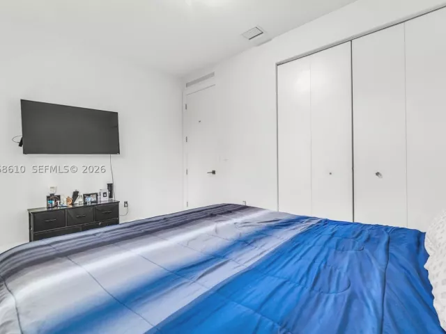 5-bedroom home for rent in Doral - 9730 NW 74th Ter - MondialRealty