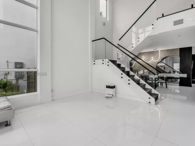 5-bedroom home for rent in Doral - 9730 NW 74th Ter - MondialRealty