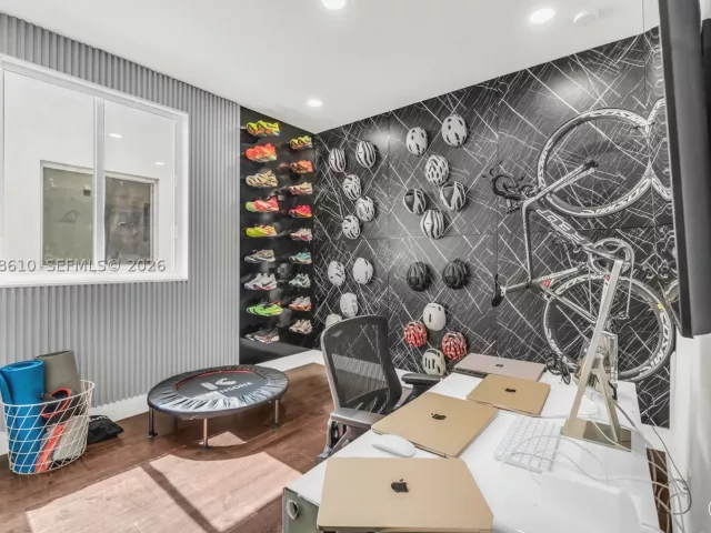 5-bedroom home for rent in Doral - 9730 NW 74th Ter - MondialRealty