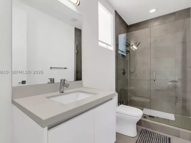 5-bedroom home for rent in Doral - 9730 NW 74th Ter - MondialRealty