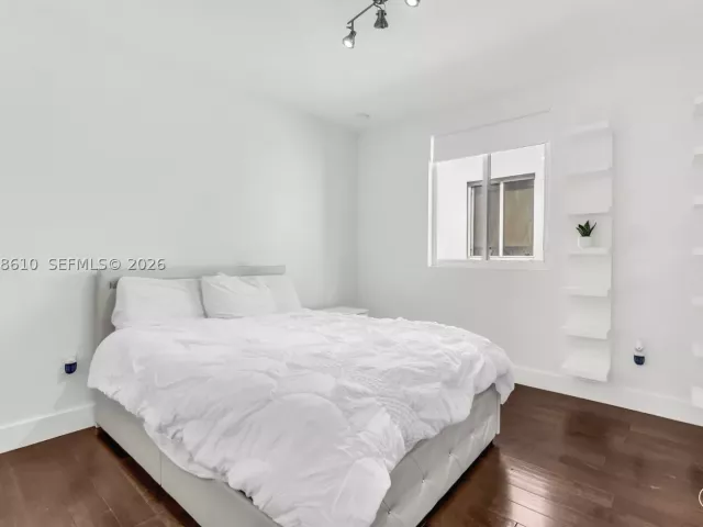 5-bedroom home for rent in Doral - 9730 NW 74th Ter - MondialRealty