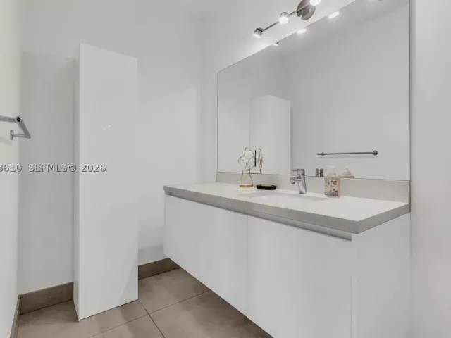 5-bedroom home for rent in Doral - 9730 NW 74th Ter - MondialRealty