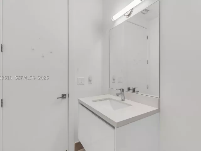 5-bedroom home for rent in Doral - 9730 NW 74th Ter - MondialRealty