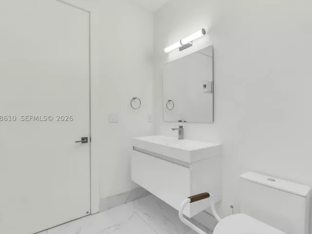 5-bedroom home for rent in Doral - 9730 NW 74th Ter - MondialRealty