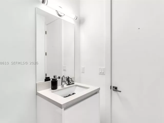 5-bedroom home for rent in Doral - 9730 NW 74th Ter - MondialRealty