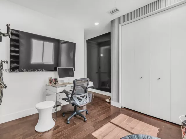 5-bedroom home for rent in Doral - 9730 NW 74th Ter - MondialRealty