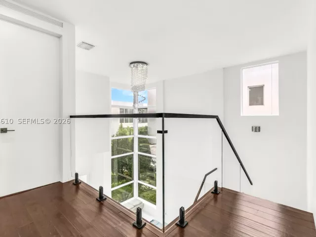 5-bedroom home for rent in Doral - 9730 NW 74th Ter - MondialRealty