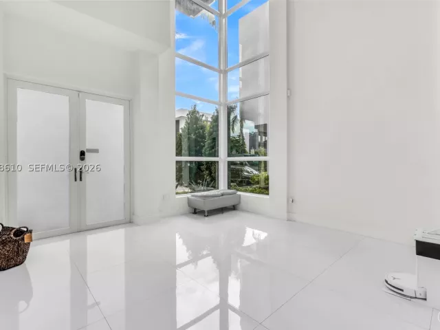 5-bedroom home for rent in Doral - 9730 NW 74th Ter - MondialRealty