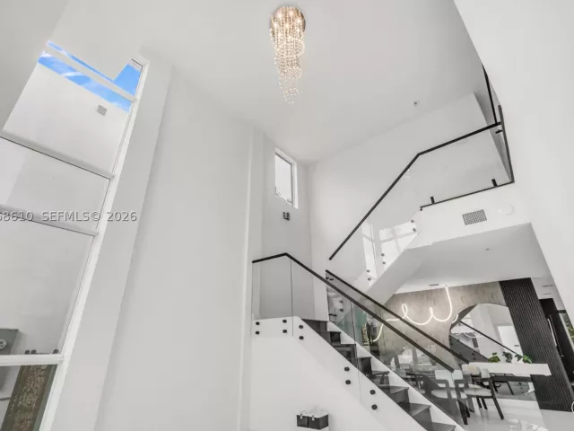 5-bedroom home for rent in Doral - 9730 NW 74th Ter - MondialRealty