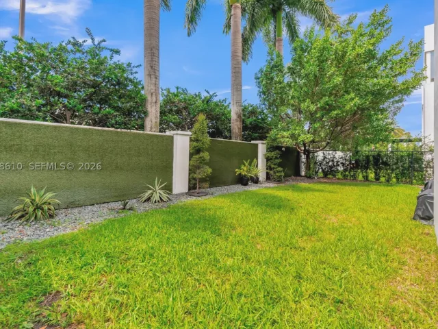 5-bedroom home for rent in Doral - 9730 NW 74th Ter - MondialRealty