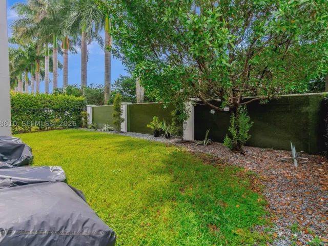 5-bedroom home for rent in Doral - 9730 NW 74th Ter - MondialRealty