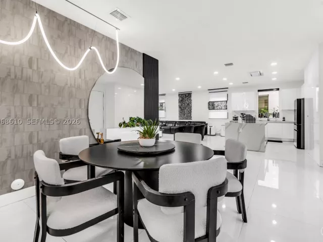 5-bedroom home for rent in Doral - 9730 NW 74th Ter - MondialRealty