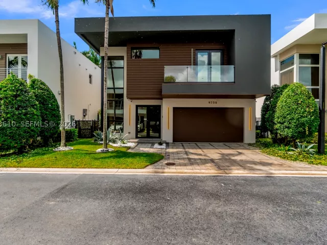 5-bedroom home for rent in Doral - 9730 NW 74th Ter - MondialRealty