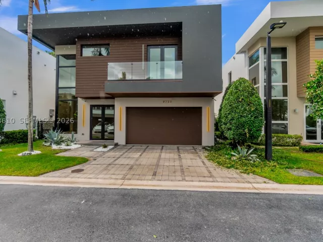 5-bedroom home for rent in Doral - 9730 NW 74th Ter - MondialRealty