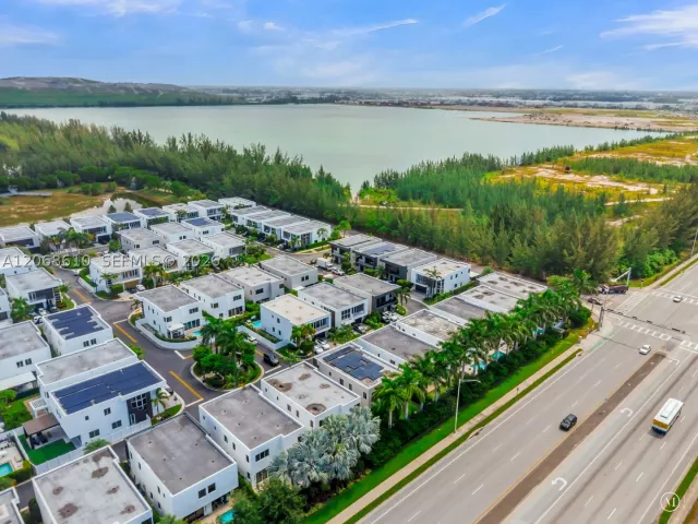 5-bedroom home for rent in Doral - 9730 NW 74th Ter - MondialRealty
