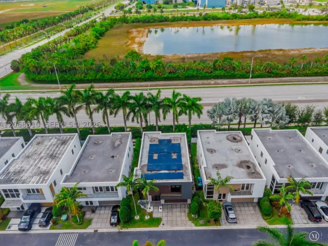 5-bedroom home for rent in Doral - 9730 NW 74th Ter - MondialRealty