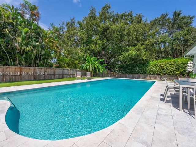 5-bedroom home for sale in Biscayne Park - 831 NE 109th St - MondialRealty