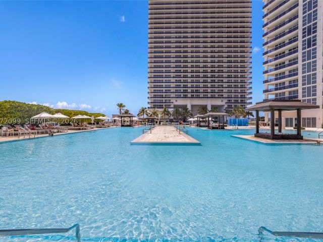 3-bedroom condo for sale in Hallandale Beach - 1800 S Ocean Dr 1108 - MondialRealty