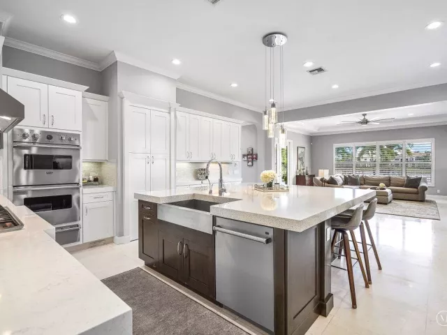 6-bedroom home for sale in Boca Raton - 17511 Cadena Drive - MondialRealty