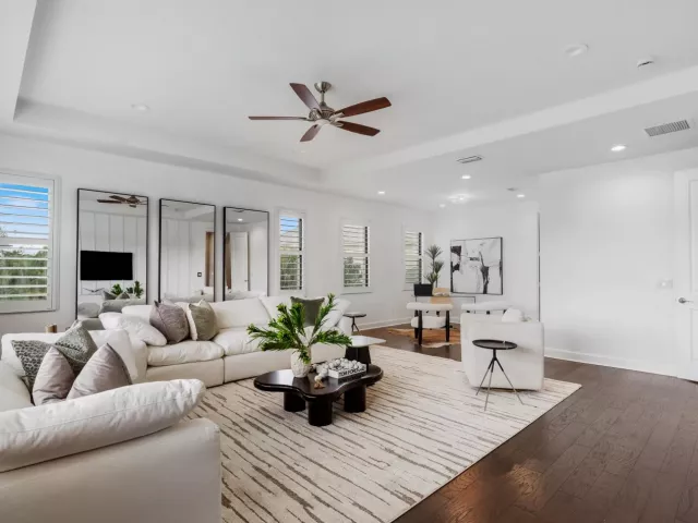 6-bedroom home for sale in Boca Raton - 17511 Cadena Drive - MondialRealty