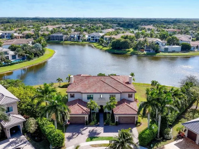 6-bedroom home for sale in Boca Raton - 17511 Cadena Drive - MondialRealty