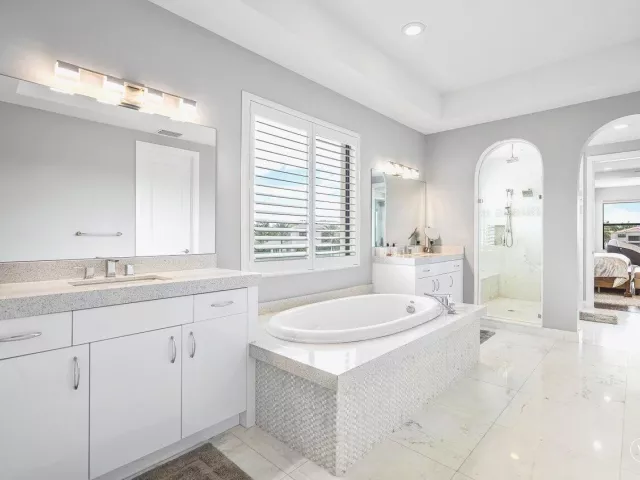 6-bedroom home for sale in Boca Raton - 17511 Cadena Drive - MondialRealty