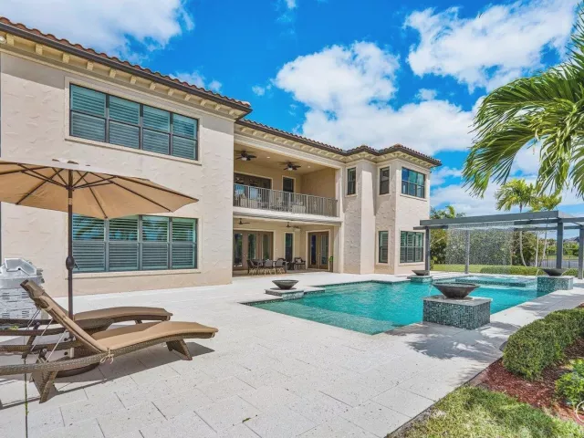6-bedroom home for sale in Boca Raton - 17511 Cadena Drive - MondialRealty