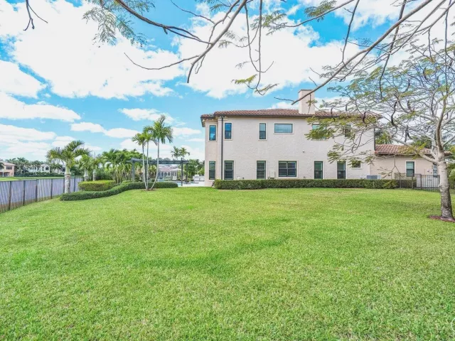 6-bedroom home for sale in Boca Raton - 17511 Cadena Drive - MondialRealty