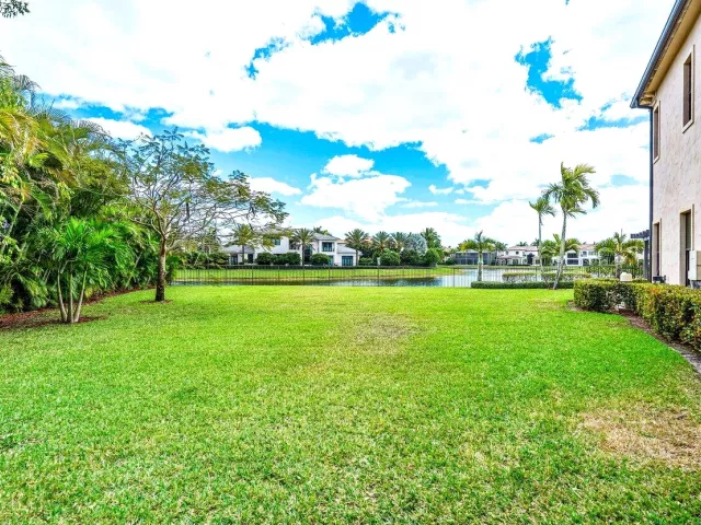 6-bedroom home for sale in Boca Raton - 17511 Cadena Drive - MondialRealty