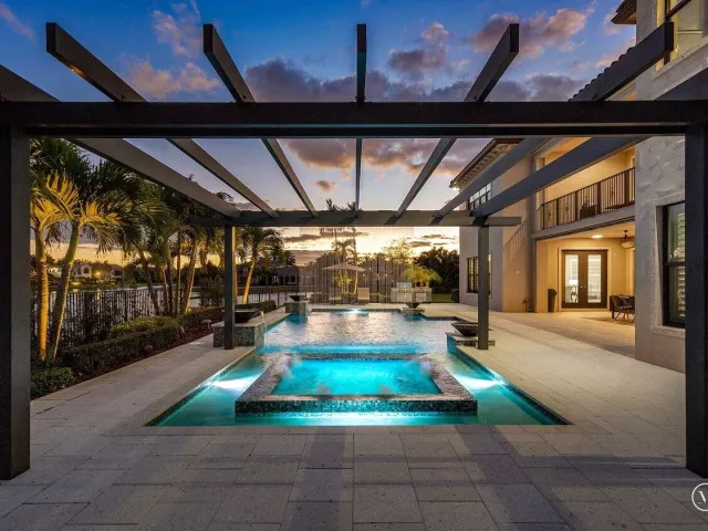 6-bedroom home for sale in Boca Raton - 17511 Cadena Drive - MondialRealty