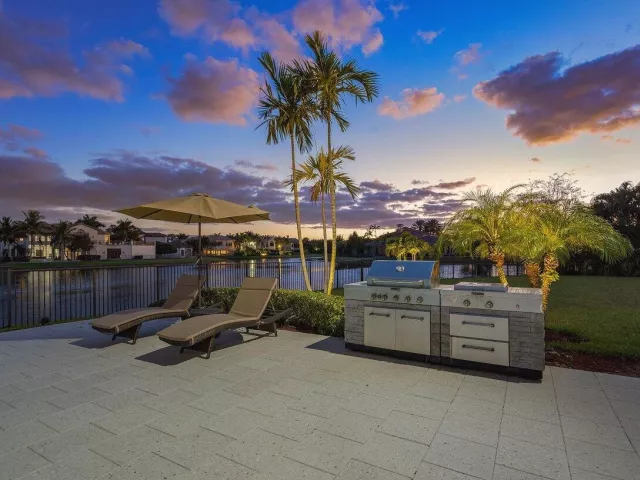 6-bedroom home for sale in Boca Raton - 17511 Cadena Drive - MondialRealty
