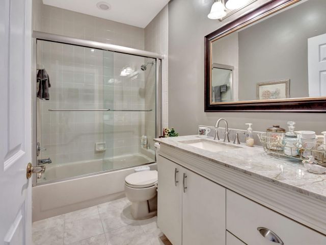 5-bedroom home for sale in Boca Raton - 2286 NW 60th Street - MondialRealty