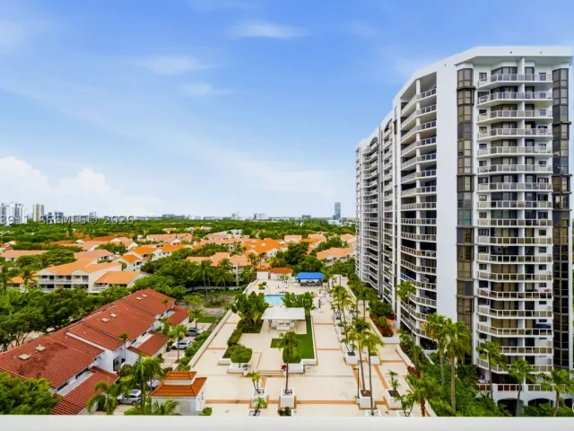 2-bedroom condo for rent in Aventura - 3610 Yacht Club Dr 1115 - MondialRealty