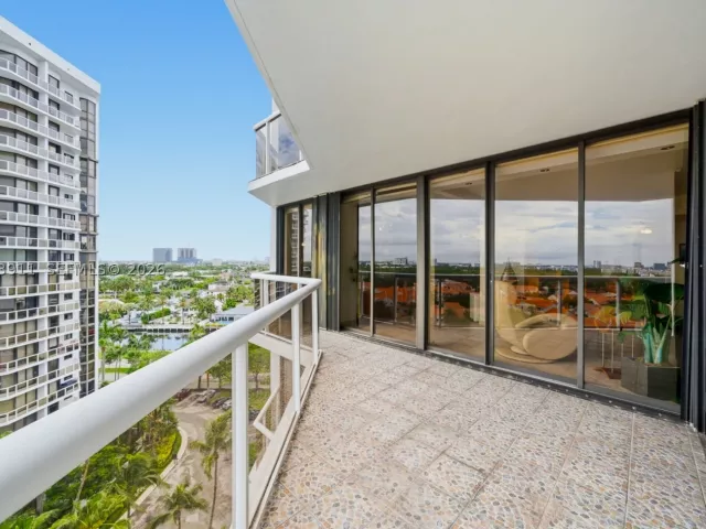 2-bedroom condo for rent in Aventura - 3610 Yacht Club Dr 1115 - MondialRealty