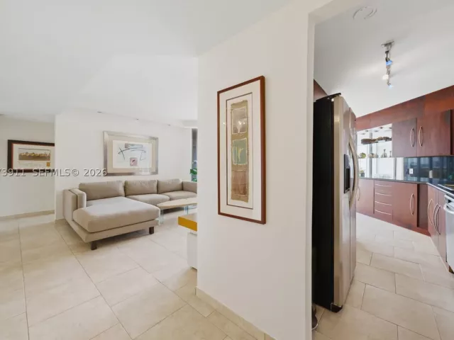 2-bedroom condo for rent in Aventura - 3610 Yacht Club Dr 1115 - MondialRealty