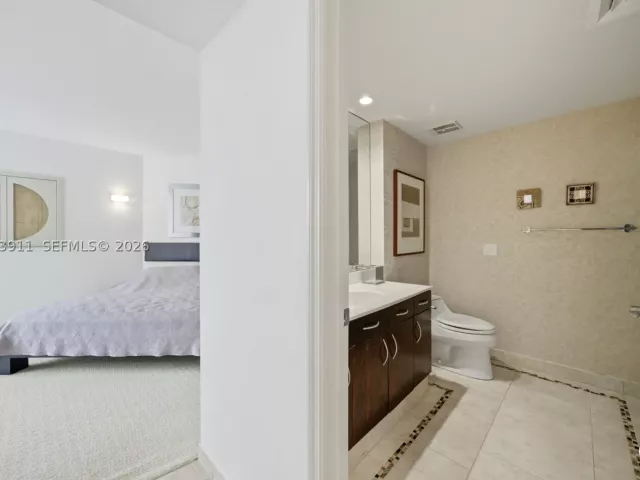 2-bedroom condo for rent in Aventura - 3610 Yacht Club Dr 1115 - MondialRealty