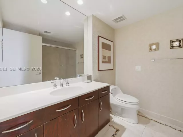 2-bedroom condo for rent in Aventura - 3610 Yacht Club Dr 1115 - MondialRealty