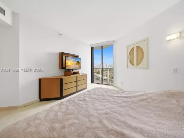 2-bedroom condo for rent in Aventura - 3610 Yacht Club Dr 1115 - MondialRealty