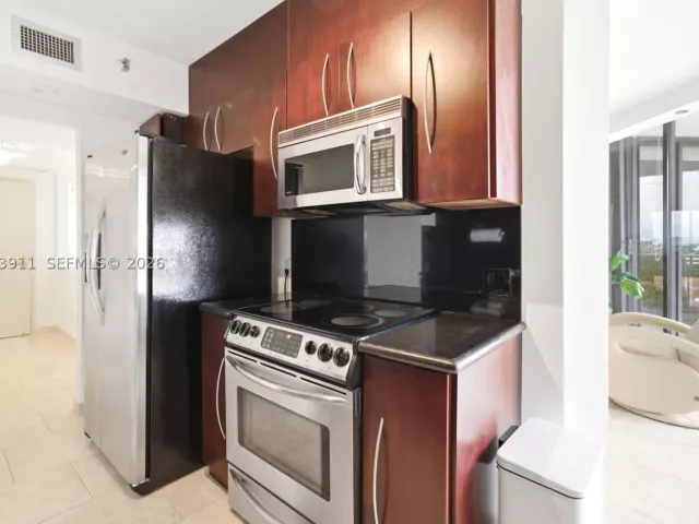 2-bedroom condo for rent in Aventura - 3610 Yacht Club Dr 1115 - MondialRealty