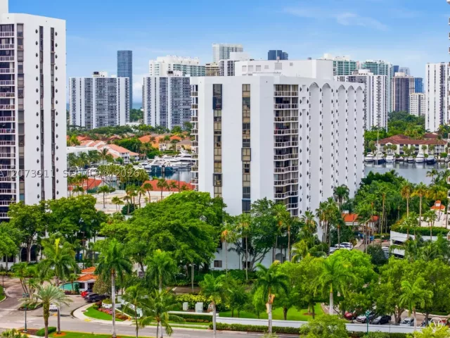 2-bedroom condo for rent in Aventura - 3610 Yacht Club Dr 1115 - MondialRealty