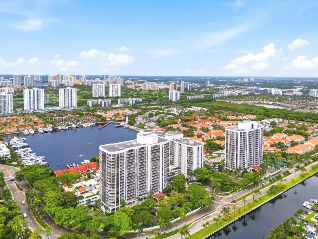 2-bedroom condo for rent in Aventura - 3610 Yacht Club Dr 1115 - MondialRealty